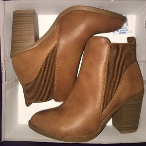 TOP Moda - Tan blocked heel booties size 5